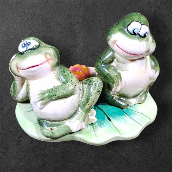 Vintage Frog Salt & Pepper Shakers on Lily Pad Tray Green Holiday Gift Set Frogs - Picture 3 of 12